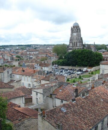 book a guide saintes