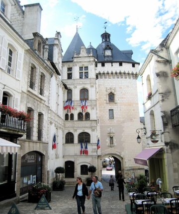 Loches Tour Guide