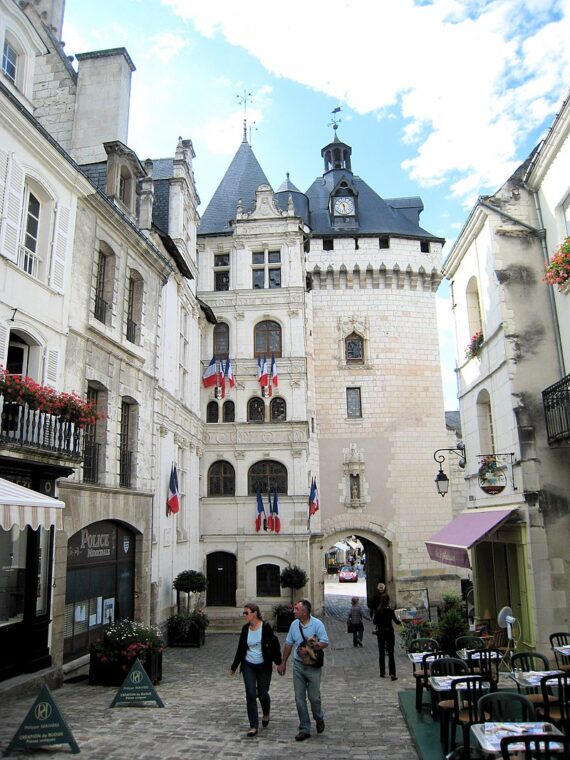 Loches Tour Guide